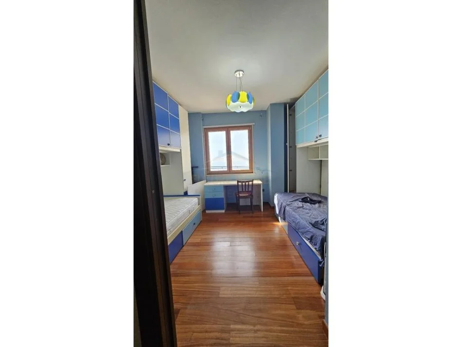 Shqiperi, jepet me qera apartament 2+1+Ballkon Kati 7, 90 m² 500 € (vollga)