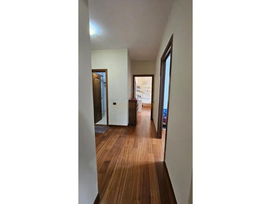 Shqiperi, jepet me qera apartament 2+1+Ballkon Kati 7, 90 m² 500 € (vollga)