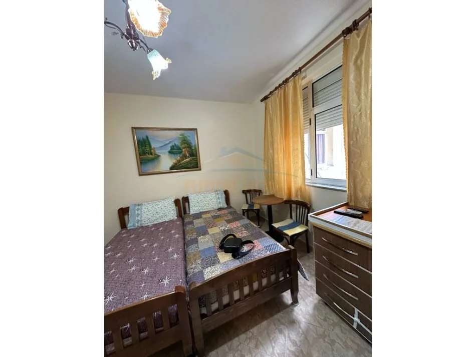 Tirane, Jepet Garsoniere me Qira, Kati 2, 35 m² 300 € (Pazari i Ri), OPP50543