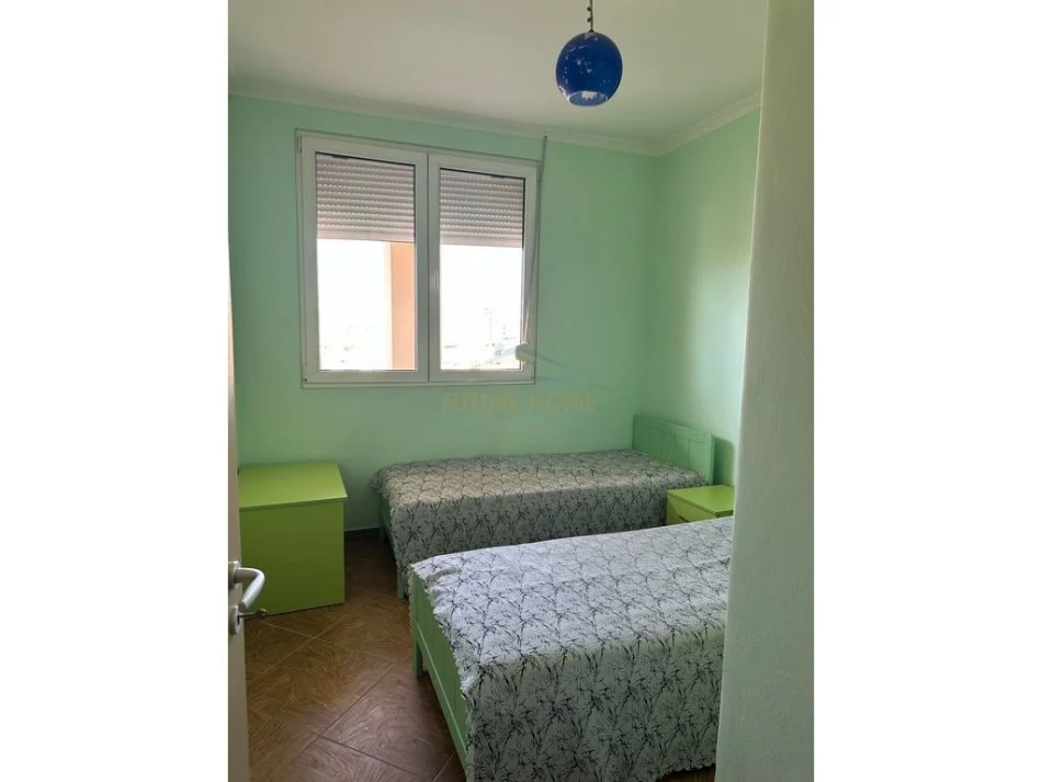 Vlore, jepet me qera apartament 2+1+Ballkon Kati 4, 100 m² 350 € (Prane Hotel Kral, Rruga e Plazhit te Vjeter) rv50541