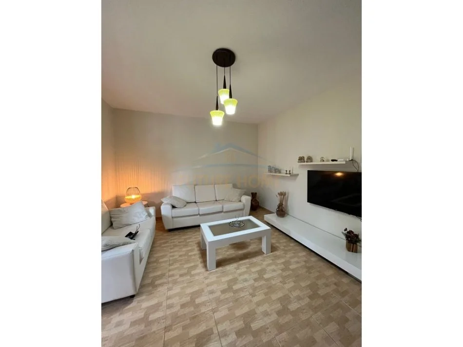 Tirane, jepet me qera 1+1+Ballkon Kati 3, 68 m² 600 € (Myslym Shyri)