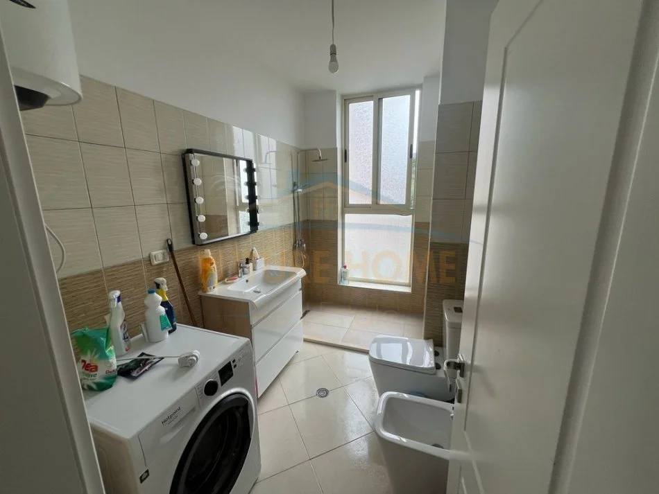 Tirane, jepet me qera 2+1 Kati 3, 106 m² 500 € (Fresku)