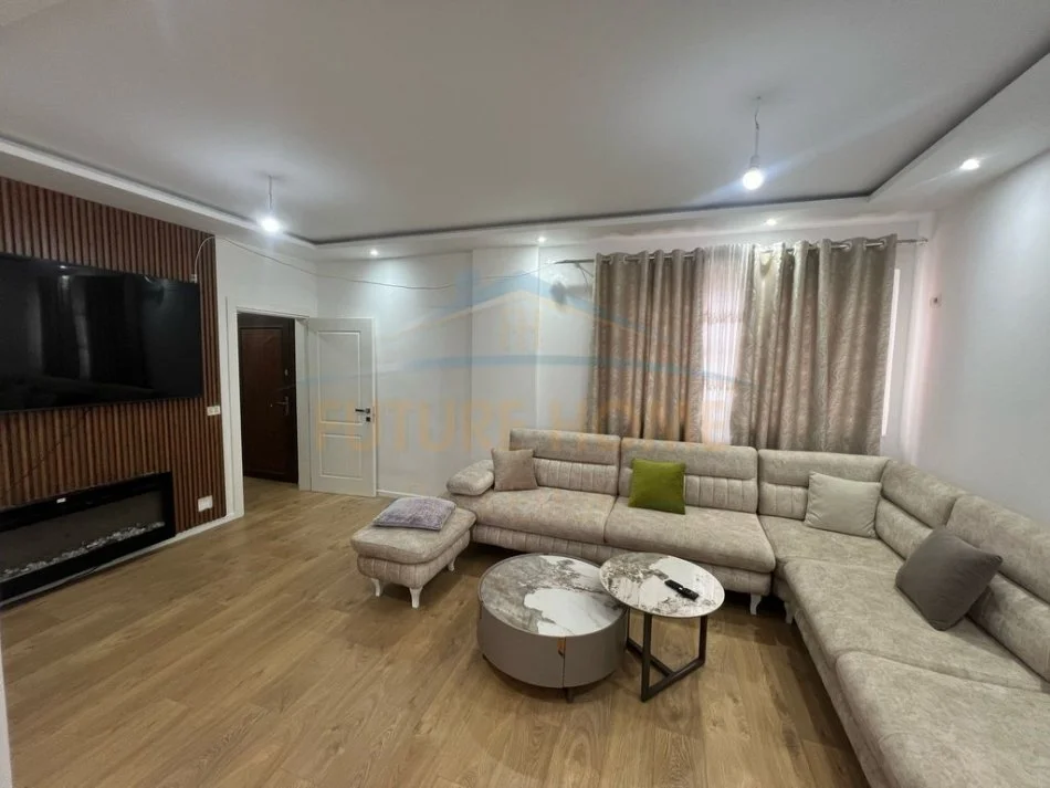 Tirane, jepet me qera 2+1 Kati 3, 106 m² 500 € (Fresku)