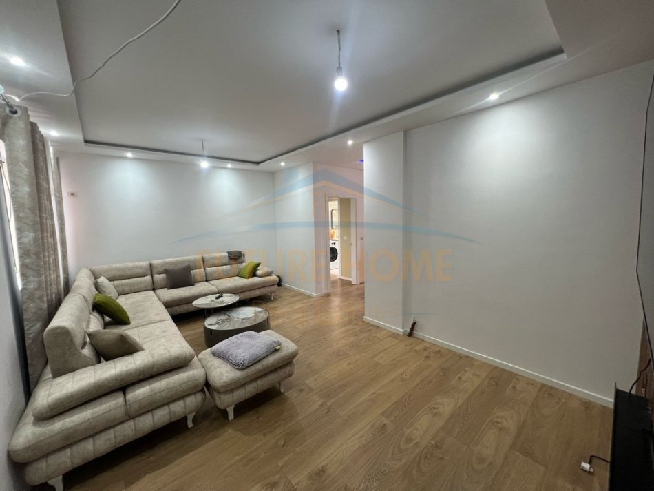 Tirane, jepet me qera apartament 2+1 Kati 3, 106 m² 500 € (Rruga Muhamet Deliu)