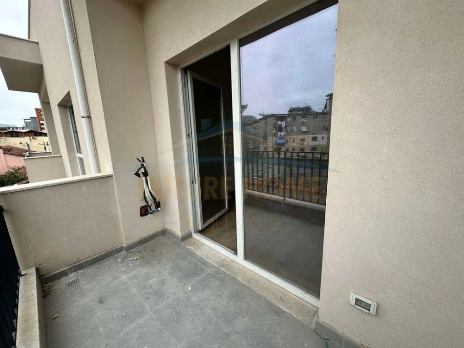 Tirane, shitet apartament 1+1 Kati 2, 74 m² 125.630 € (Kompleksi Aura, Rruga Dritan Hoxha)