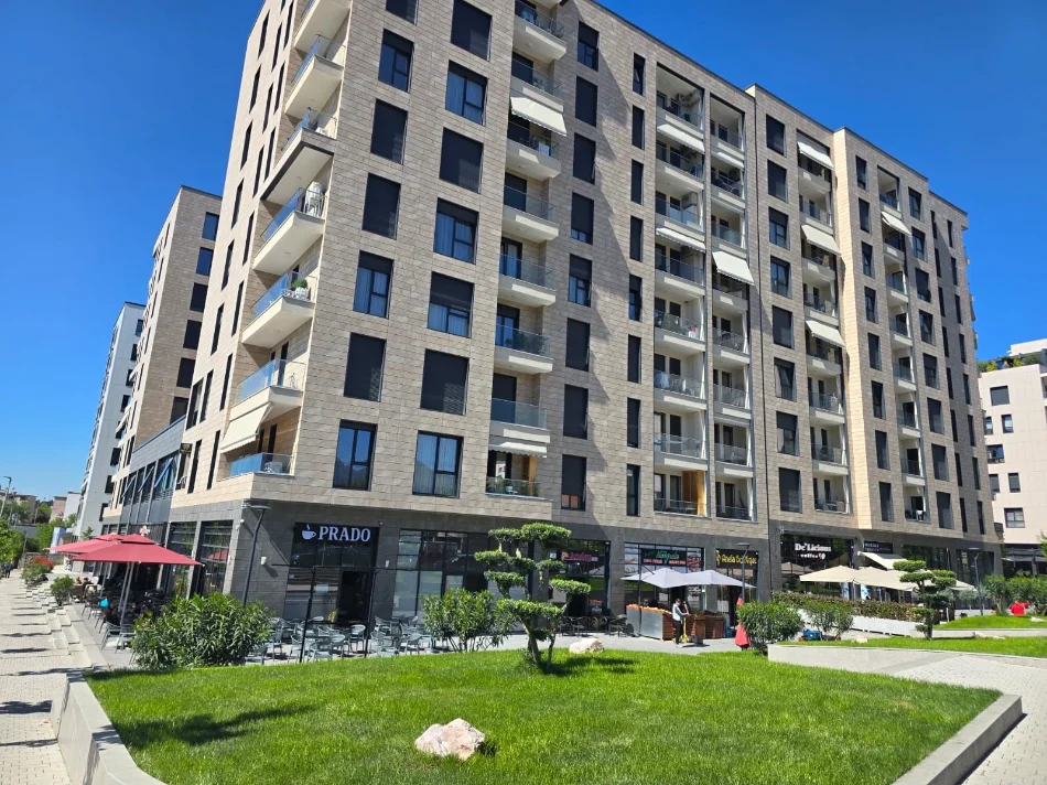 Tirane, jepet me qera apartament 1+1 , 65 m² 600 € (Porcelan)