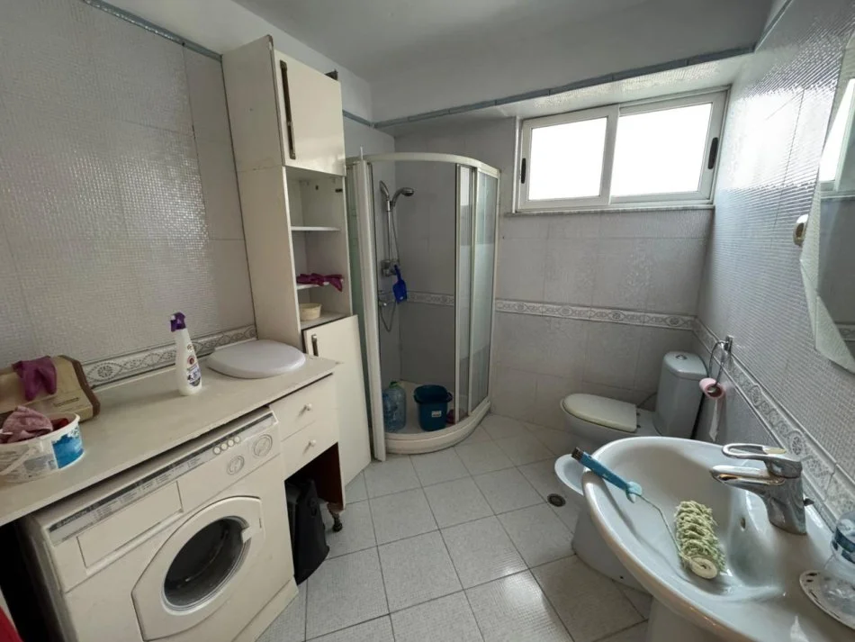 Tirane, jepet me qera apartament 3+1+Ballkon Kati 2, 100 m² 700 € 
