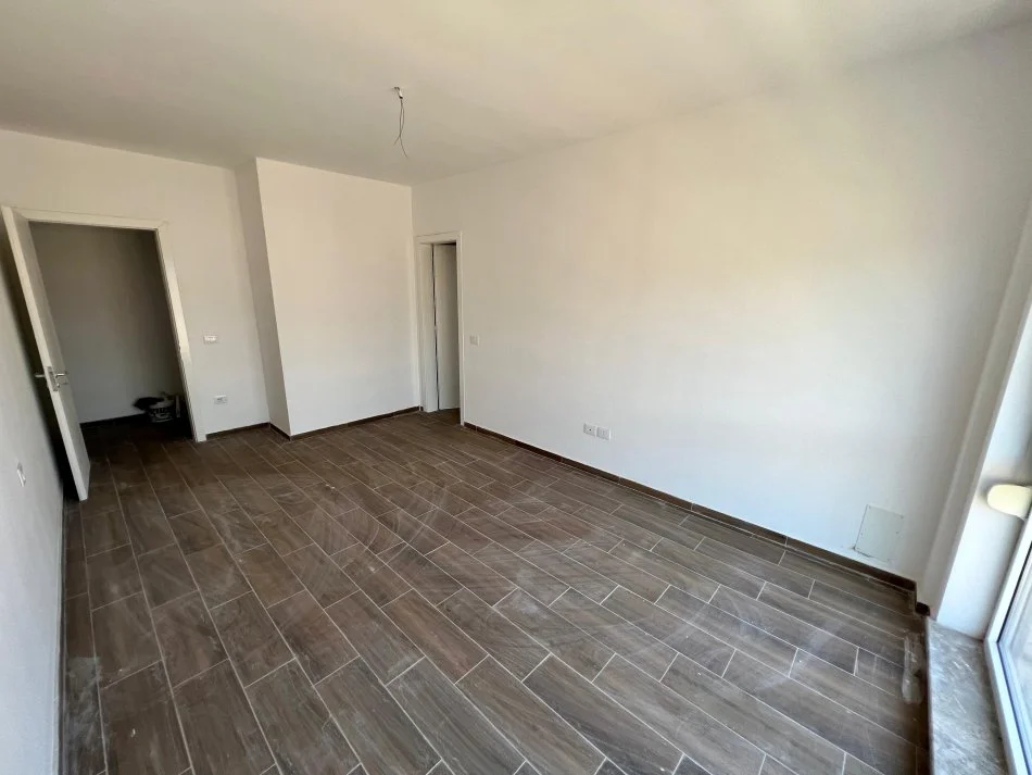 Tirane, jepet me qera apartament 2+1 Kati 6, 130 m² 450 € (Rruga xhanfize keko)