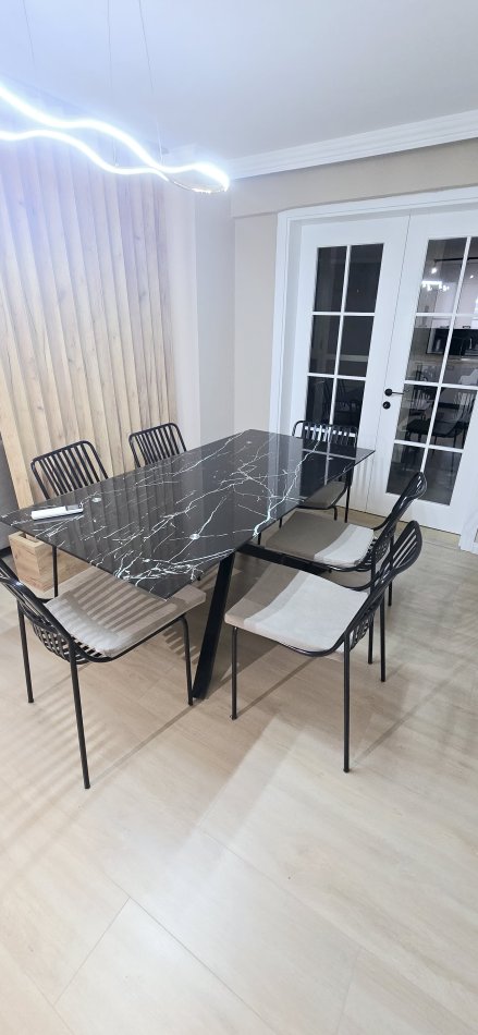 Tirane, jepet me qera apartament 3+1+Ballkon Kati 1, 135 m² 1.100 € (rruga haxji hysen dalliu)