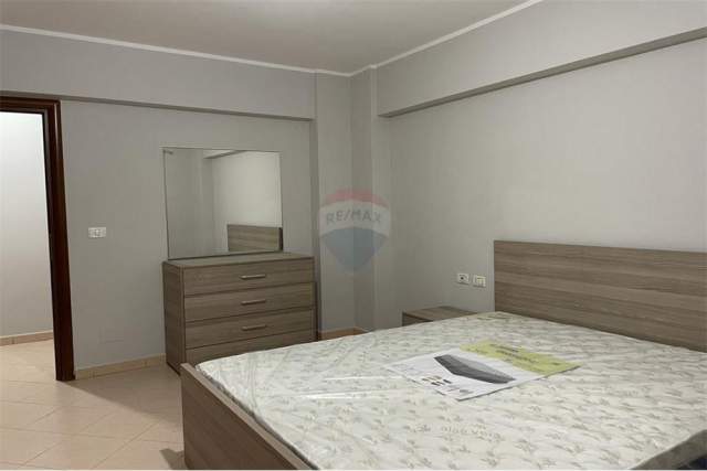 Tirane, jepet me qera apartament 2+1+BLK Kati 2, 110 m² 350 Euro (Laprake)