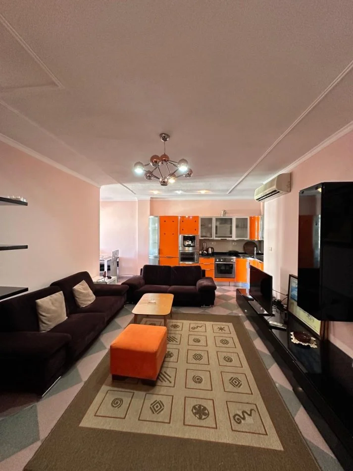 Tirane, jepet me qera apartament 2+1 Kati 8, 99 m² 780 € (Blloku)