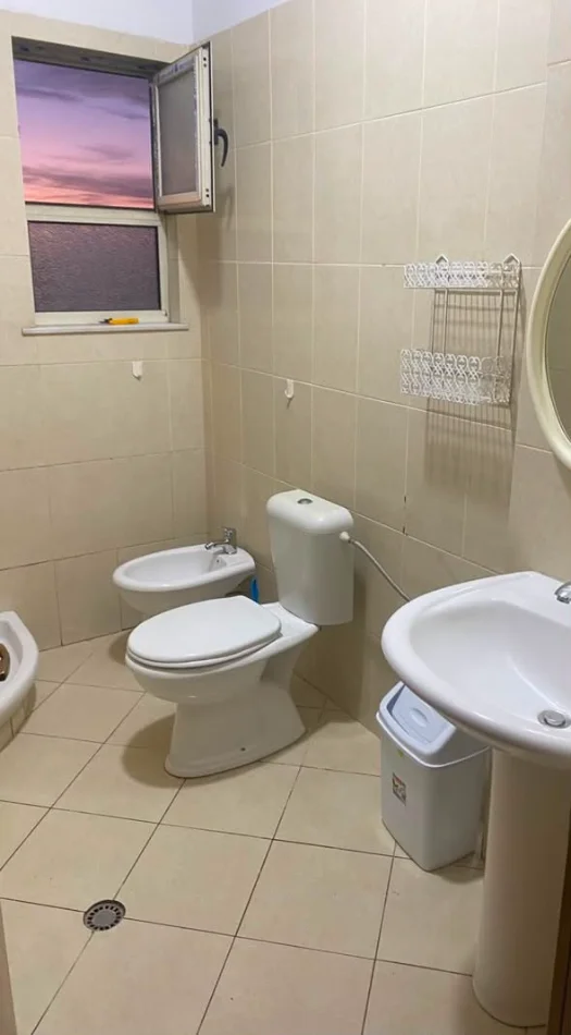 Tirane, jepet me qera apartament 3+1 Kati 8, 115 m² 550 € (Astir)
