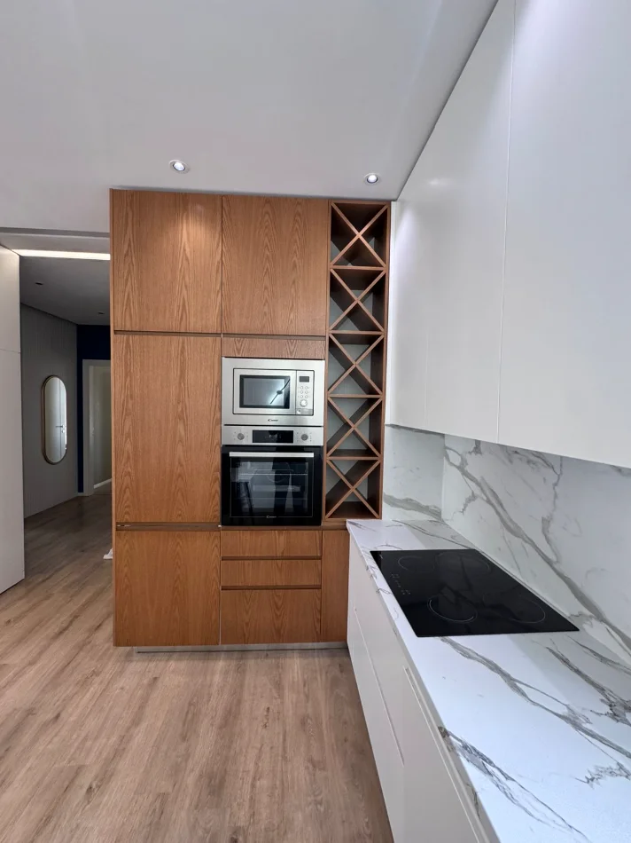 Tirane, jepet me qera apartament 2+1+Ballkon Kati 4, 104 m² 900 € 