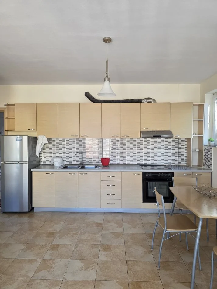 Tirane, jepet me qera apartament , 85 m² 550 € 