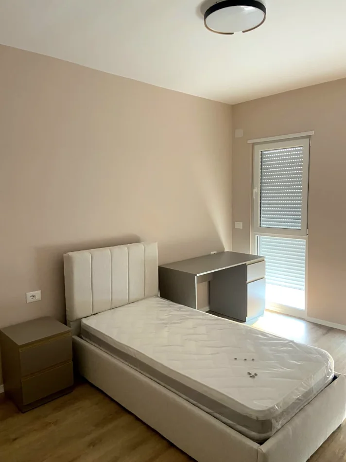 Tirane, jepet me qera apartament 2+1 Kati 8, 100 m² 470 € (Univers City)