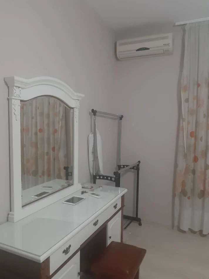 Tirane, jepet me qera apartament 2+1+Ballkon Kati 3, 90 m² 650 € (rruga Elbasanit)