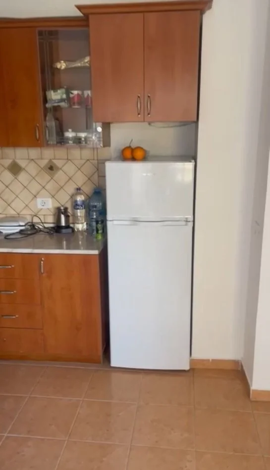 Tirane, jepet me qera apartament 1+1+Ballkon Kati 3, 55 m² 400 € (Ish Fusha Aviacionit)