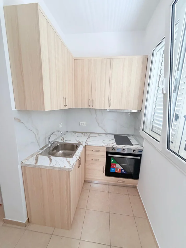Durres, jepet me qera garsonier Studio Kati 1,