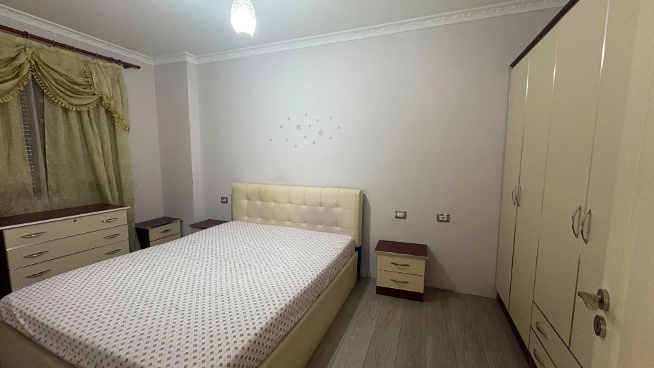 Tirane, jepet me qera apartament 2+1+Ballkon Kati 3, 90 m² 500 € (Astir prane Big Pjata)