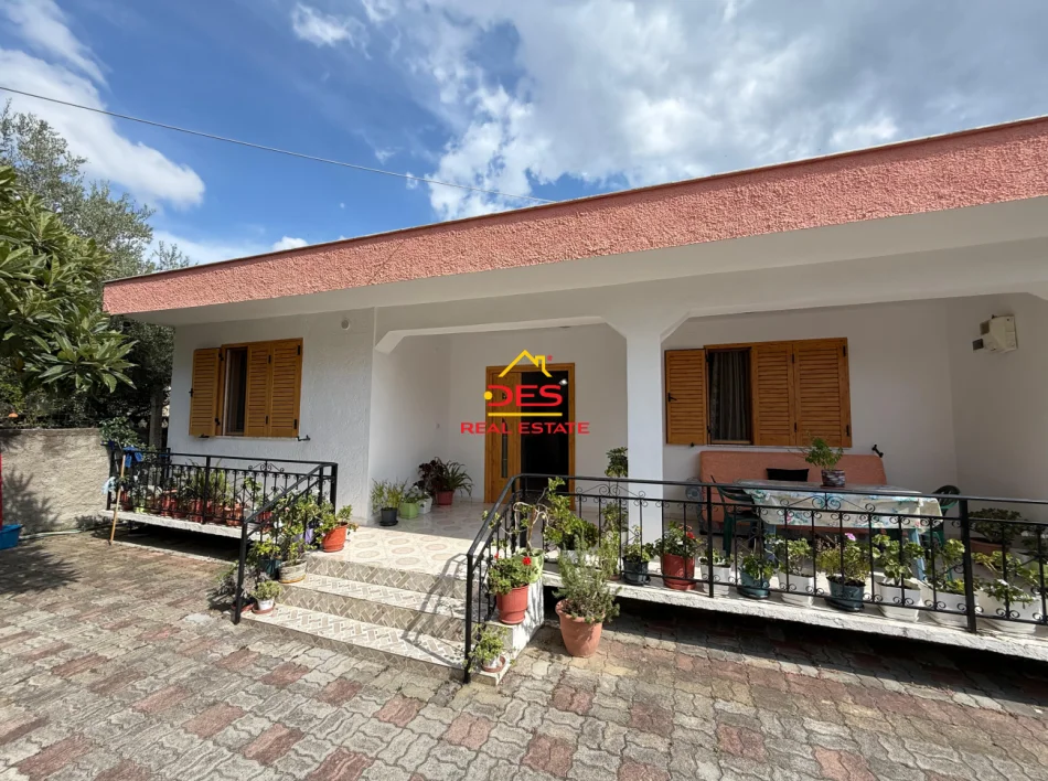 Vlore, jepet me qera shtepi 2+1+Ballkon Kati 0, 110 m² 400 € (Rruga Murat Tërbaçi)