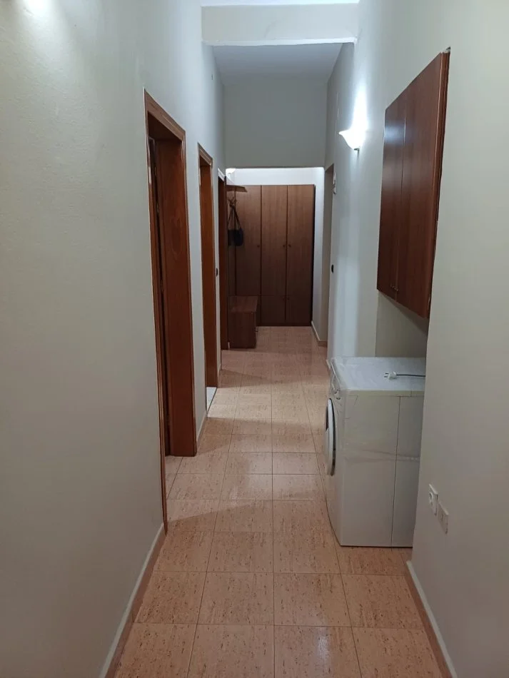 Tirane, jepet me qera apartament 2+1+Ballkon , 84 m² 650 € (Rrotontoja e sheshit willson)