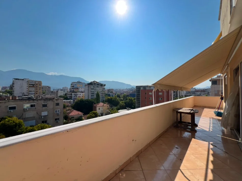 Tirane, jepet me qera apartament 1+1+Ballkon Kati 6, 75 m² 550 € (Rruga Tefta Tashko Koco)