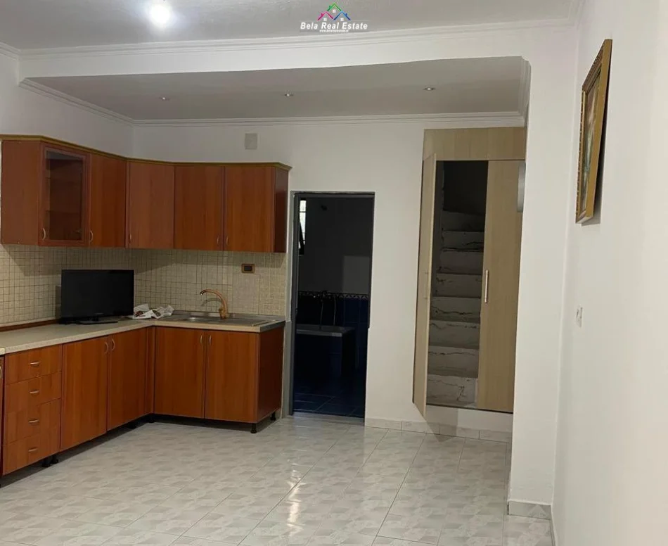 Tirane, jepet me qera zyre Kati 1, 65 m² 420 € (don bosko)
