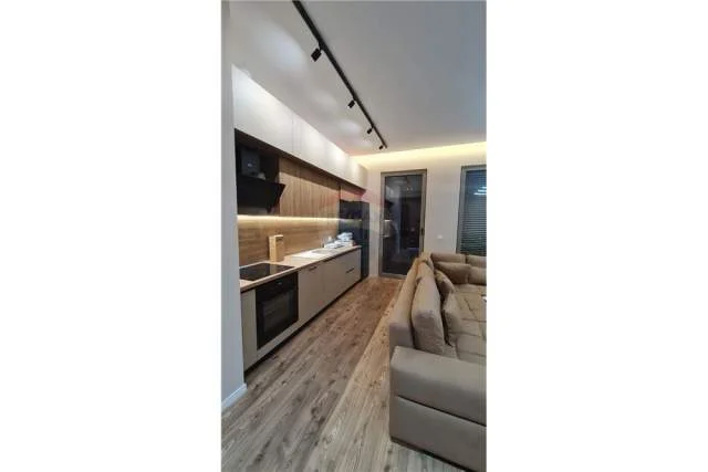 Tirane, jepet me qera apartament 1+1 80 m² 850 Euro (Rr. e Kavajes, Globe)