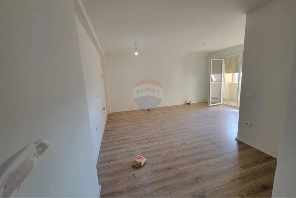 Tirane, jepet me qera , 80 m² 450 € (Tirana Golden Park)