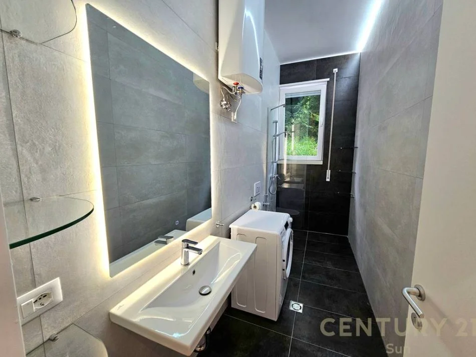 Tirane, jepet me qera apartament 1+1 , 70 m² 550 € (Prane Kopshtit Zoologjik)