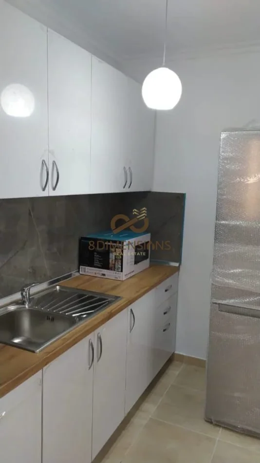 Tirane, jepet me qera apartament 1+1 , 45 m² (xhamllik)