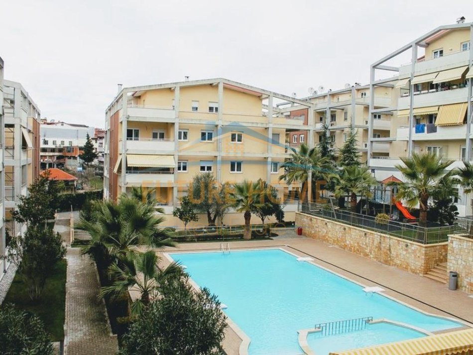 Tirane, jepet me qera apartament 2+1+Ballkon Kati 2, 132 m² 850 € (Rezidencën Touch of the Sun, Sauk)