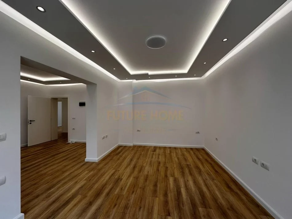 Tirane, jap me qera ambjent biznesi Kati 3, 104 m² 900 € (Rruga Mine Peza)