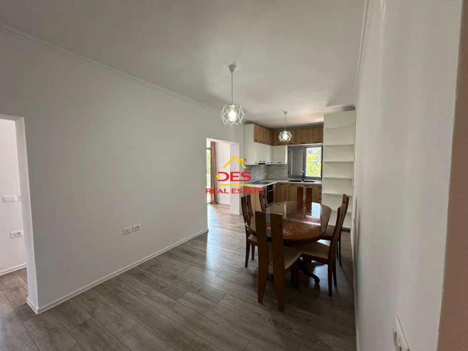 Vlore, jepet me qera apartament 2+1+Ballkon Kati 3, 100 m² 500 € (Rruga Gjergj Kastrioti)