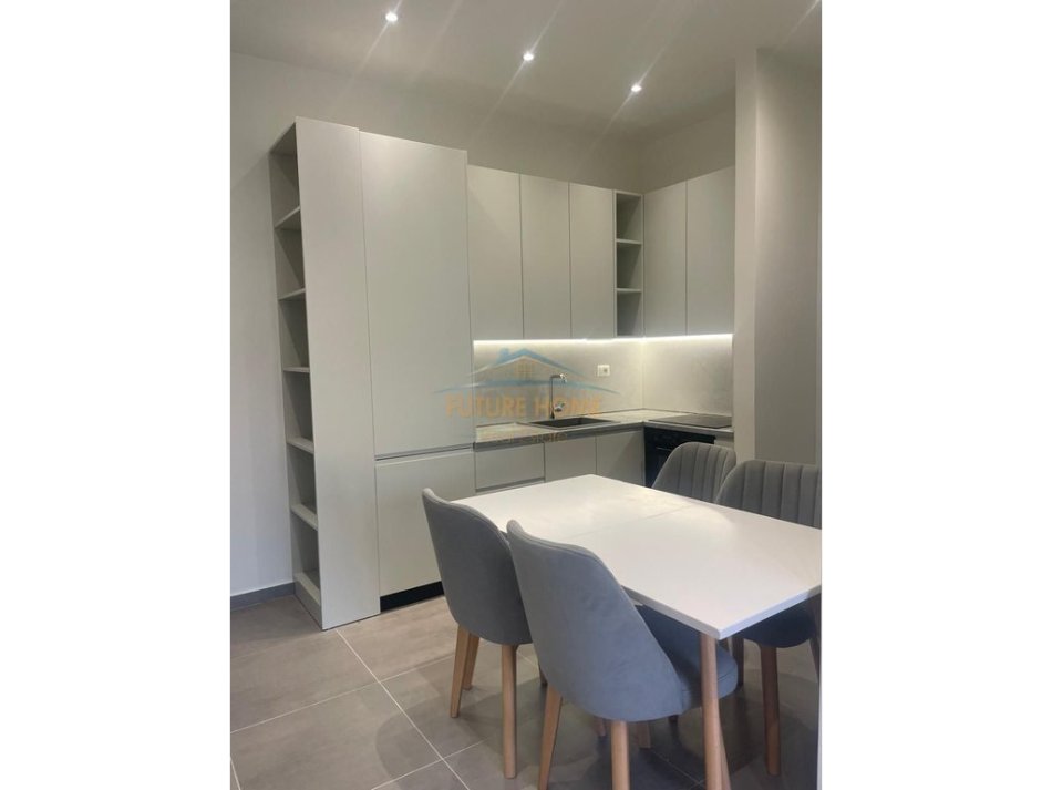 Tirane, jepet me qera 1+1 Kati 5, 65 m² 400 € (Fresk)