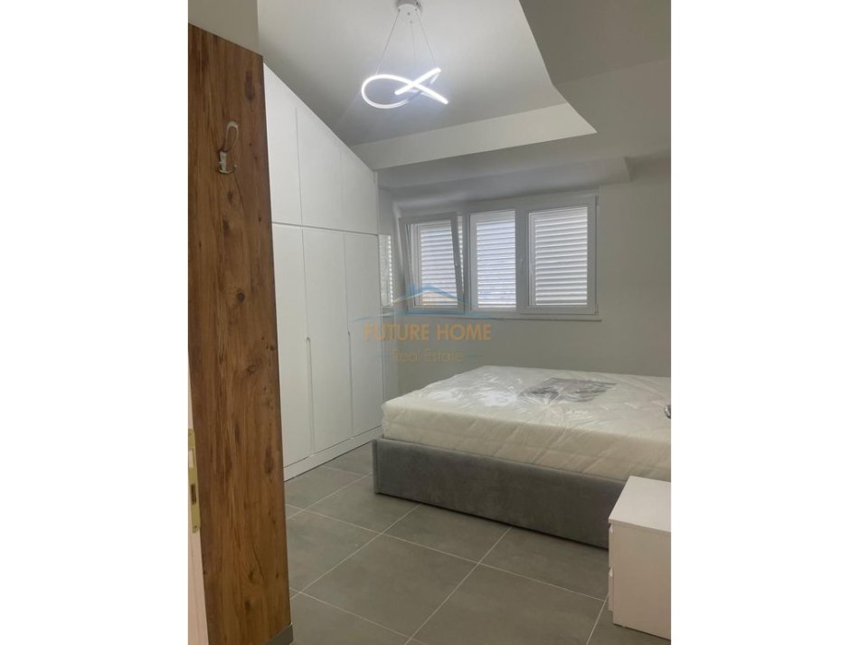 Tirane, jepet me qera 1+1 Kati 5, 65 m² 400 € (Fresk)