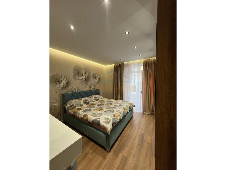 Tirane, jepet me qera apartament 2+1 Kati 4, 66 m² 600 € (Unaza e re)