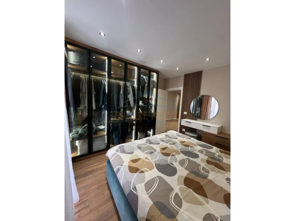 Tirane, jepet me qera apartament 2+1 Kati 4, 66 m² 600 € (Unaza e re)