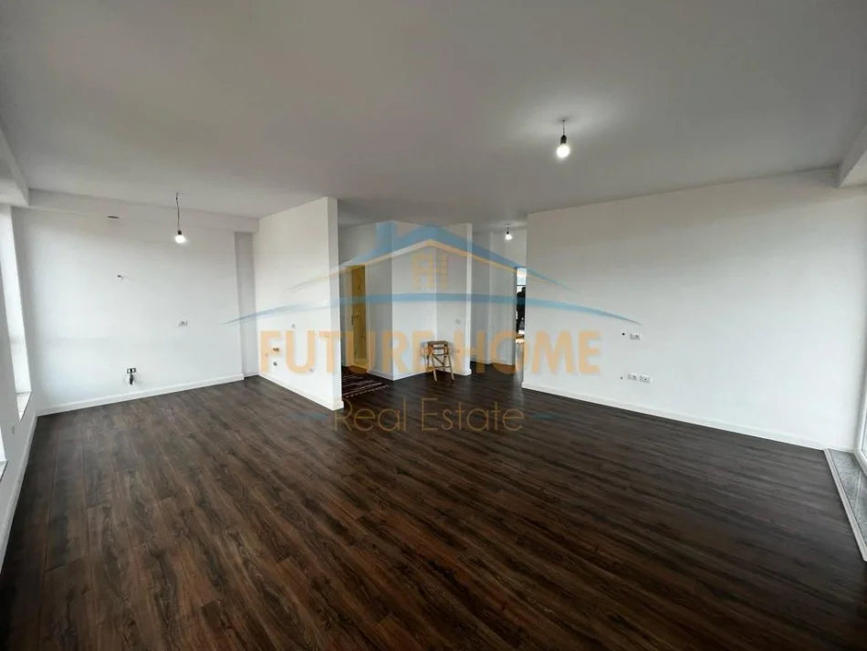 Tirane, shitet apartament Kati 5, 137 m² 250.000 € (Sauk , prane restorant Xibraku)