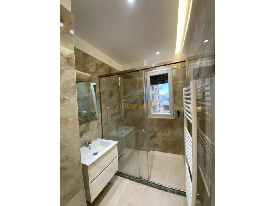 Tirane, jepet me qera apartament 2+1 Kati 2, 100 m² 1.000 € (Kopshti Zoologjik)