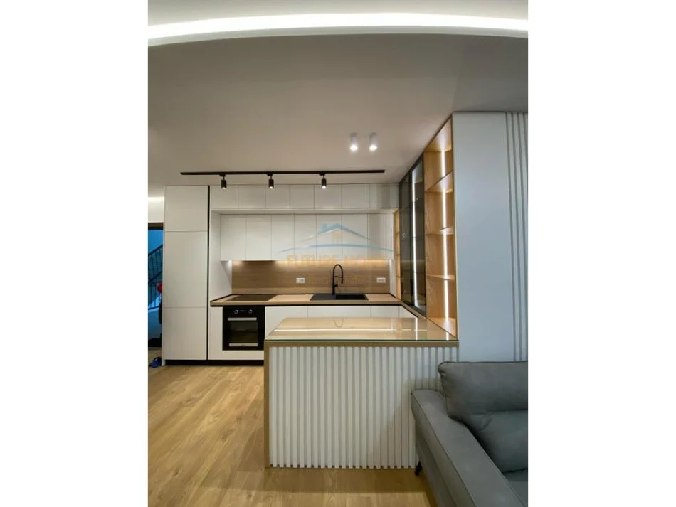 Tirane, jepet me qera apartament 2+1+Ballkon Kati 2, 100 m² 1.200 € (Kopshti Zoologjik)