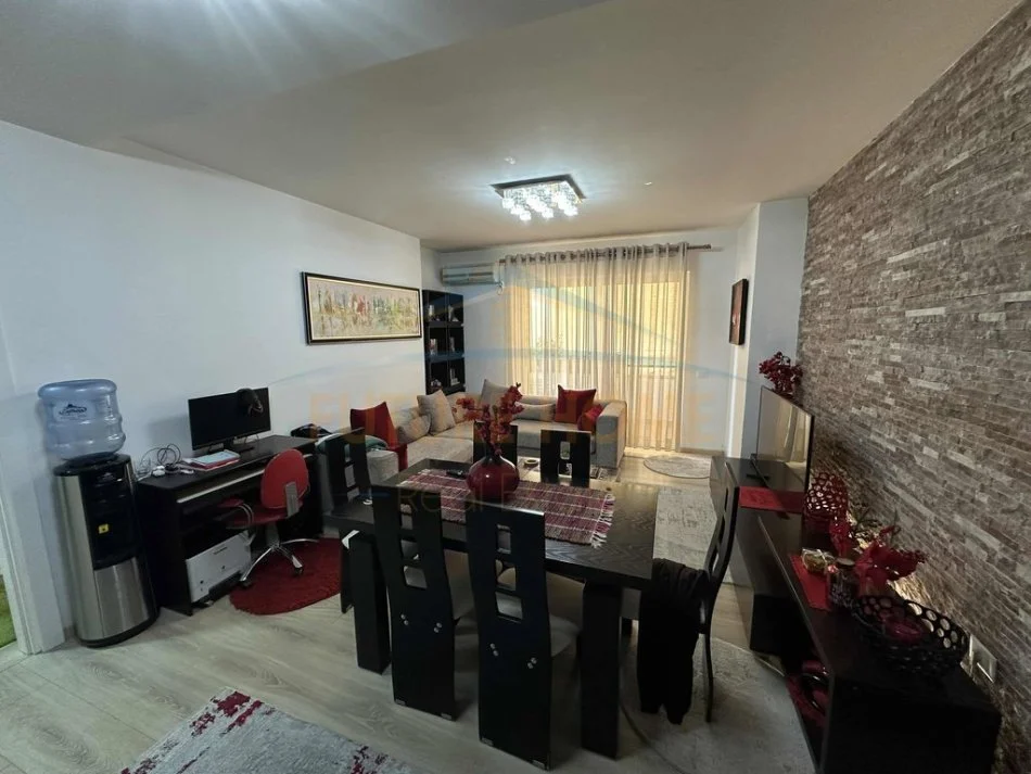 Tirane, jepet me qera 2+1 Kati 3, 95 m² 550 € (Unaza e re)