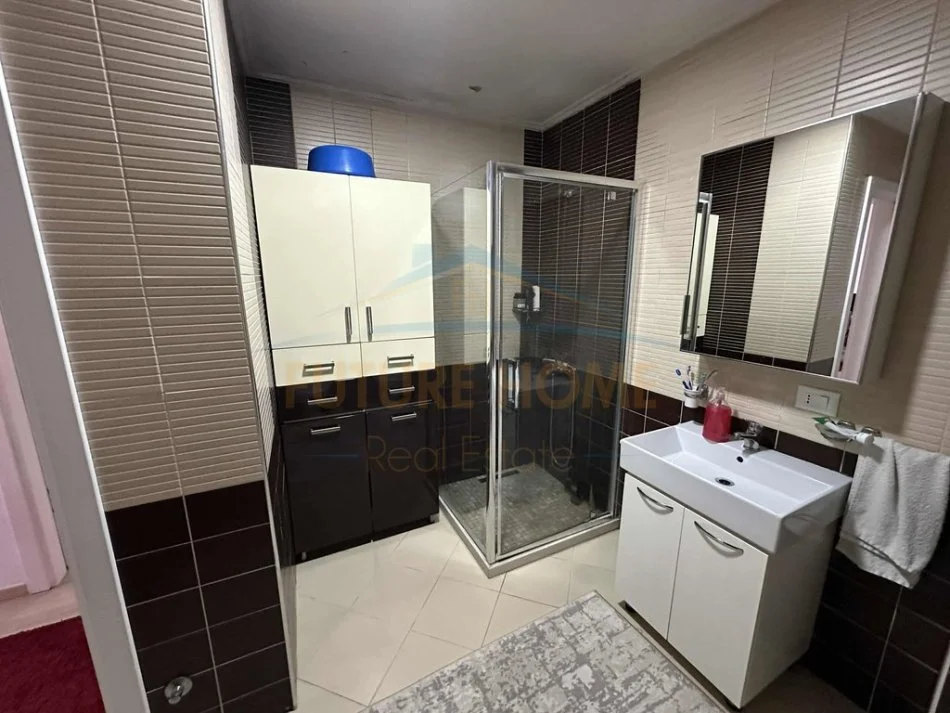 Tirane, jepet me qera 2+1 Kati 3, 95 m² 550 € (Unaza e re)