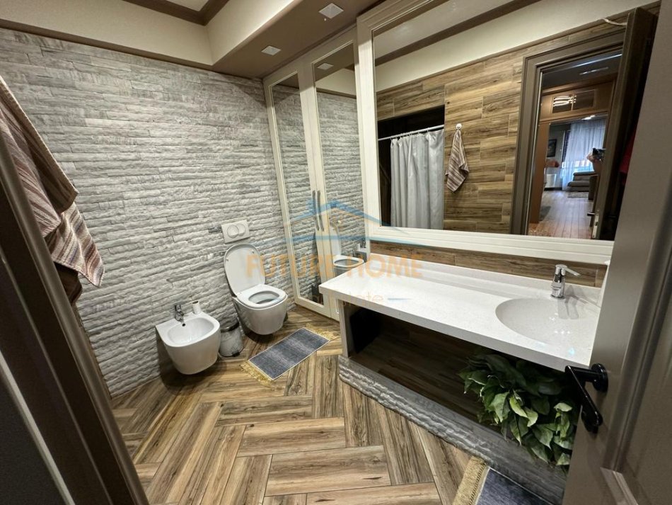 Tirane, jepet me qera apartament 2+1 Kati 3, 192 m² 2.200 € (Myslym Shyri)
