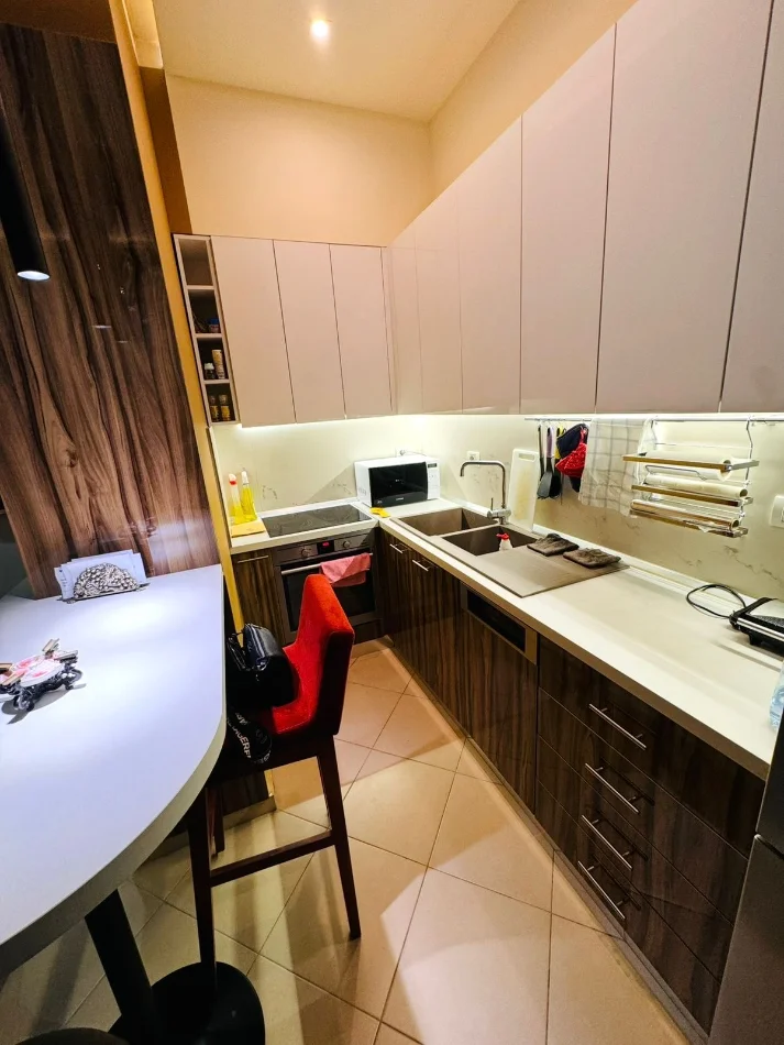 Tirane, jepet me qera 1+1 Kati 2, 70 m² 650 € 
