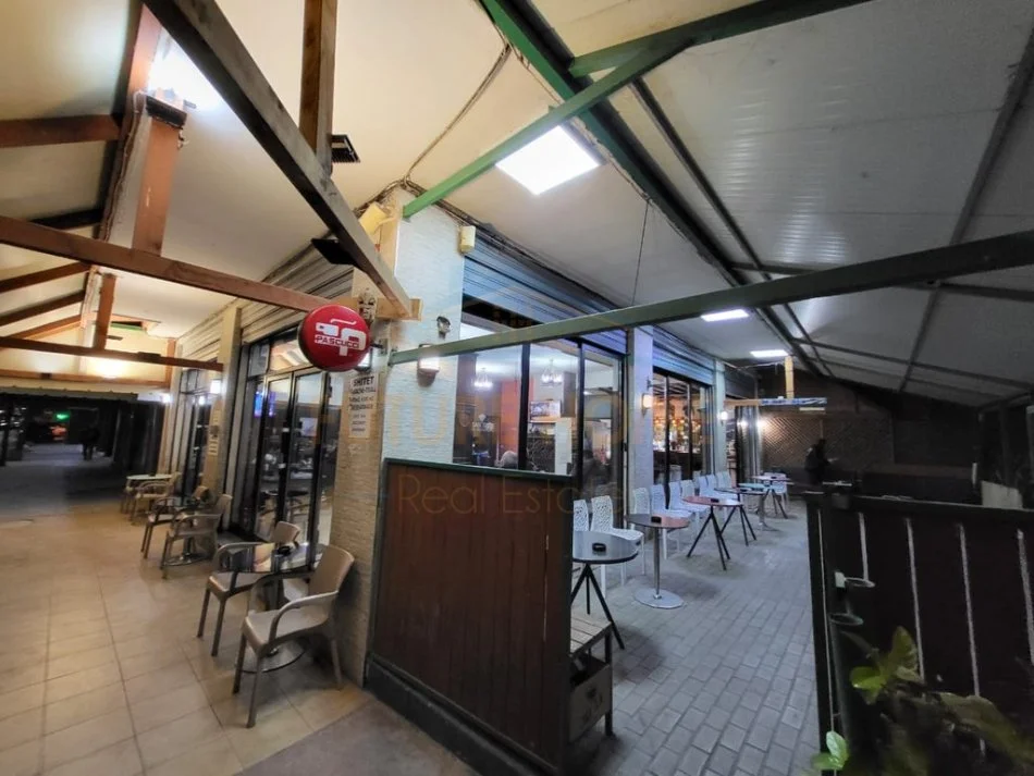 Durres, shitet bar-kafe , 200 m² 300.000 € (ujsjellsi durres)