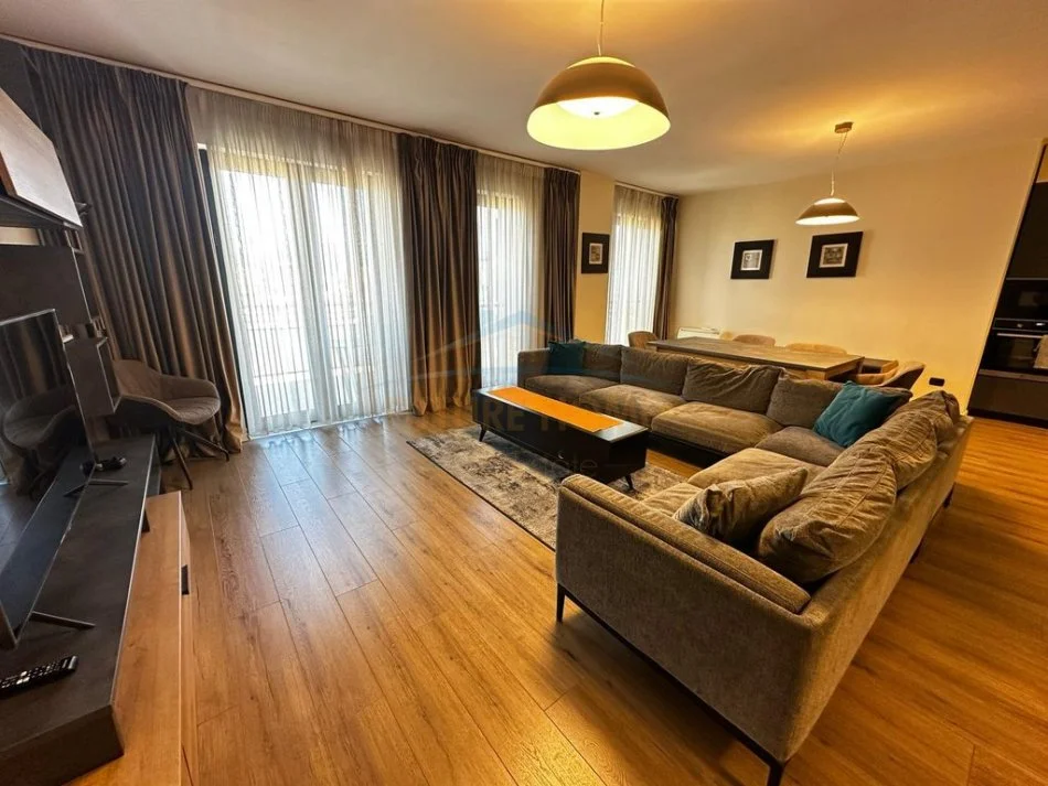 Tirane, jepet me qera apartament 2+1+Ballkon Kati 8, 133 m² 1.500 € (Qender)