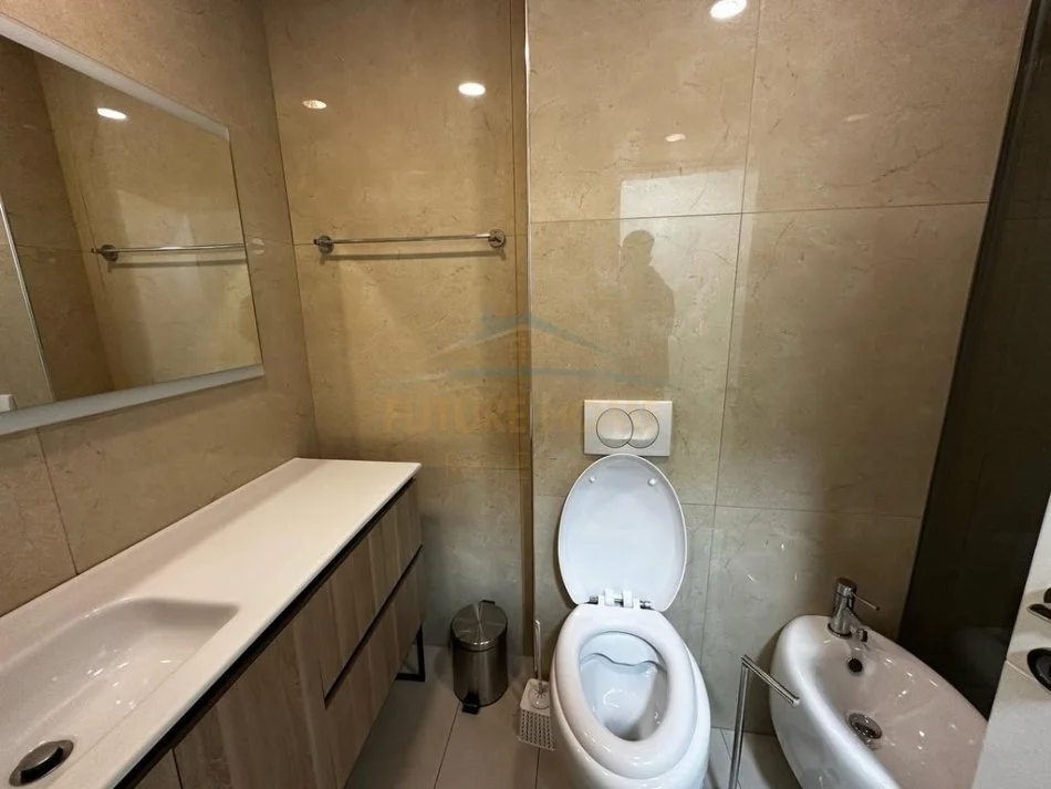 Tirane, jepet me qera apartament 2+1+Ballkon Kati 8, 133 m² 1.500 € (Qender)