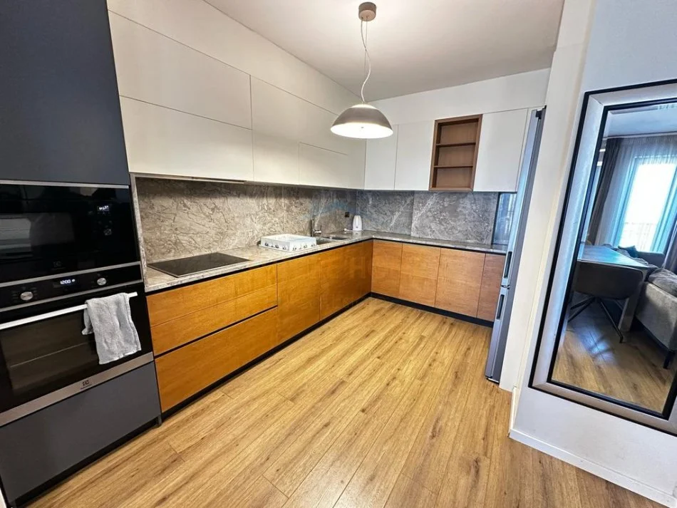 Tirane, jepet me qera apartament 2+1+Ballkon Kati 8, 133 m² 1.500 € (Qender)