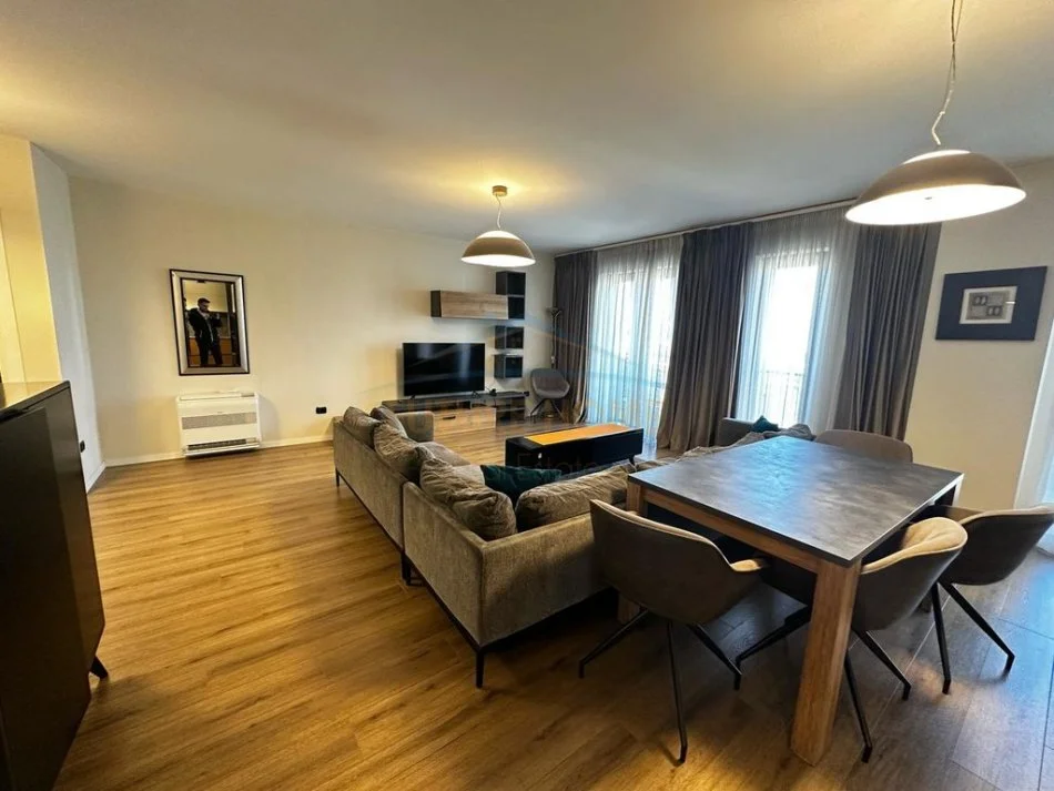 Tirane, jepet me qera apartament 2+1+Ballkon Kati 8, 133 m² 1.500 € (Qender)